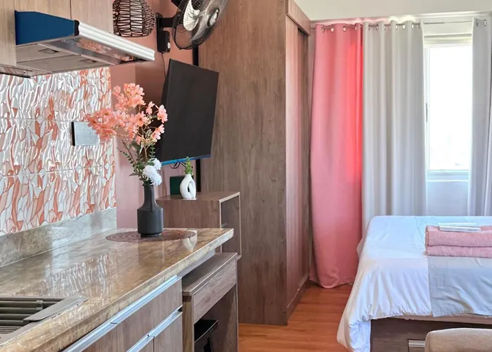 Hotel apartamentowy Deluxe Soft Super King Bed With Sofa Bed Sunvida Tower Across Sm Cebu