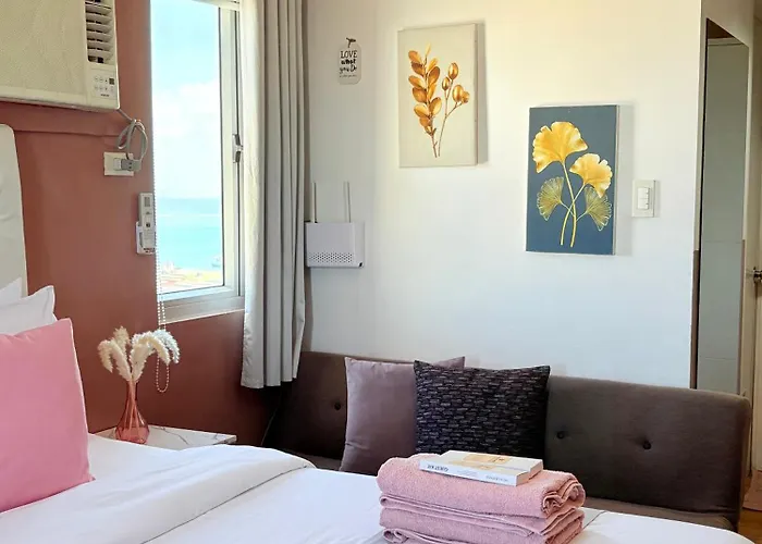 Hotel apartamentowy Deluxe Soft Super King Bed With Sofa Bed Sunvida Tower Across Sm Cebu